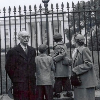 Black and white photo from 1953 of Ethel/Julius Rosenberg's 2 sons as young children standing in front of the White House with their two guardians.