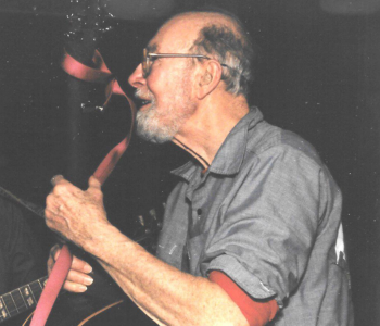 Pete Seeger performs at benefit for the Rosenberg Fund for Children